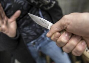 San Giorgio a Cremano, rissa tra giovani in piazza a colpi di coltello: tre 18enni feriti