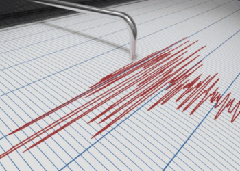 Terremoto ai Campi Flegrei, scossa di magnitudo 4 nella notte: gente in strada a Pozzuoli