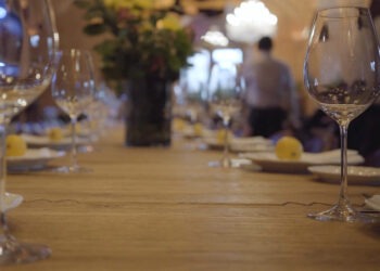 Ristorante di San Marcellino, in 60 colpiti da intossicazione alimentare: L’Asl “Sintomi compatibili con infezione da salmonella” locale chiuso