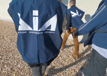 Blitz della Dda tra Caserta e Napoli, tre arresti: coinvolto il fratello di un esponente del clan dei Casalesi