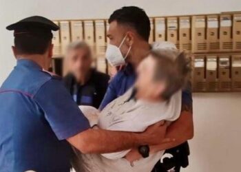 Villaricca, i carabinieri salvano un’anziana intrappolata in casa durante un incendio in via Turati