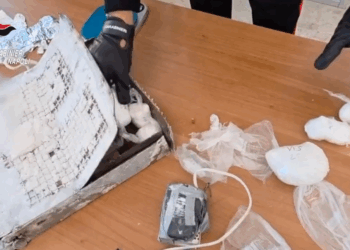 Caivano, operazione anti droga nel Parco Verde: sequestrata oltre 1 chilo di cocaina non ancora tagliata (Video)