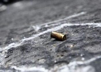 Casalnuovo, rione della Ricostruzione, colpi di pistola contro casa e auto