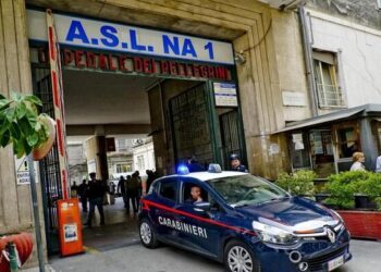 Giovane di 18 anni ferito a colpi di pistola nella notte a Napoli: è il figlio di un boss