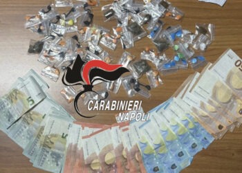 Brusciano, 29enne arrestato per spaccio di droga: sequestrate dosi e contanti