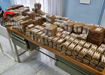 Casavatore, trovati oltre 100 chili di hashish in un’auto lasciata in strada con motore acceso