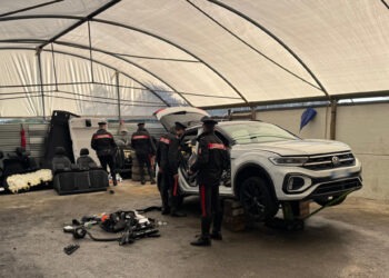 Boscoreale, scoperto un centro di stoccaggio di auto rubate: 27enne del posto in manette