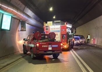 Grave incidente stradale nella Galleria della Reggia di Caserta: un morto