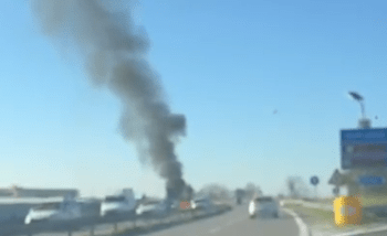 Asse mediano, furgone in fiamme nei pressi dell’uscita di Villa Literno: rallentamenti al traffico veicolare