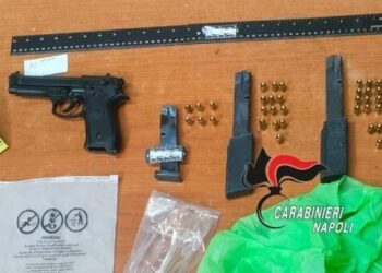 Trovato arsenale della camorra: in uno zaino tra i campi 5 pistole pronte a sparare