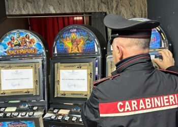 Villa di Briano, controlli sul gioco d’azzardo, slot non autorizzate sequestrate in un bar del centro