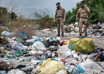 Terra dei Fuochi, scatta l’operazione bonifiche da 6,4 milioni: pulizia in 17 siti tra Caserta e Giugliano