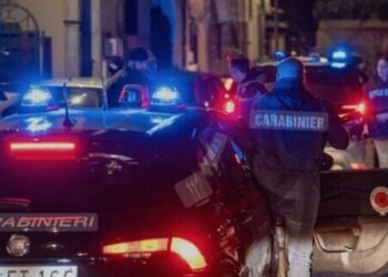 Camorra, maxi blitz all’alba nel casertano: dall’associazione alle estorsioni e detenzione illegale di armi