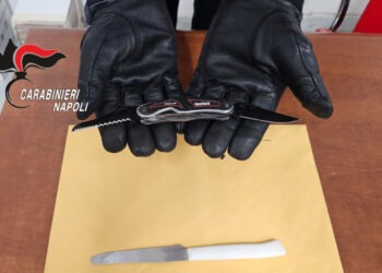 Arzano, a scuola con i coltelli: due minorenni nei guai.