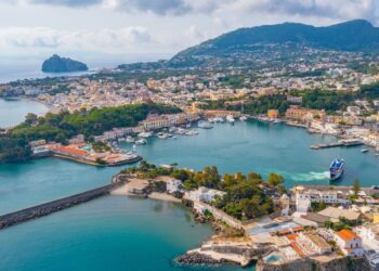 Terremoto a Ischia, alle 15:26 scossa di magnitudo 2.6 scuote l’isola