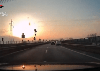 Asse Mediano, inseguimento da film a 200 km/h: due arresti e un chilo e mezzo di droga sequestrata – Video