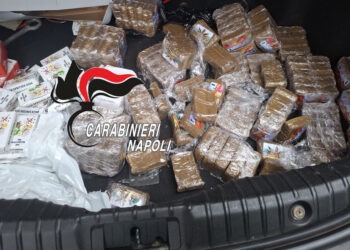 Maxi sequestro di droga a Poggiomarino: 42enne con 27 chili di hashish e cocaina nel portabagagli