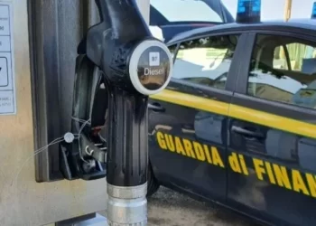 Carburante adulterato in un distributore a Quarto: denunciato il gestore per frode