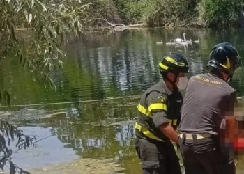 Giallo a Castel Volturno, cadavere nel laghetto del Nautilus Village: vittima non ancora identificata