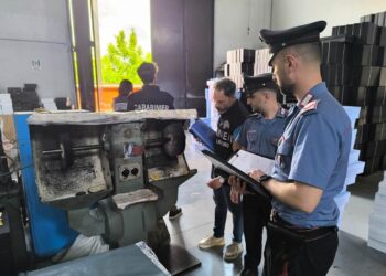 Fabbrica dei veleni a Orta di Atella: arrestato imprenditore e stangata da 112mila euro per un’azienda tessile