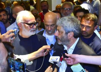 Frattamaggiore: bagno di folla per Roberto Fico e Luigi “Casabella”