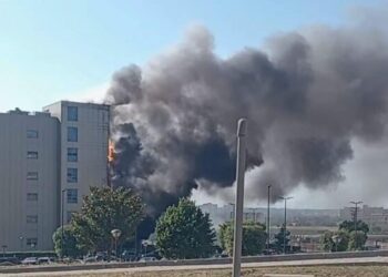Fiamme all’Ospedale del Mare di Ponticelli: enorme colonna di fumo nero, evacuato un padiglione