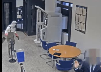 Blitz della Polizia di Caserta: smantellata la “banda del buco” che terrorizzava uffici postali e banche – Video
