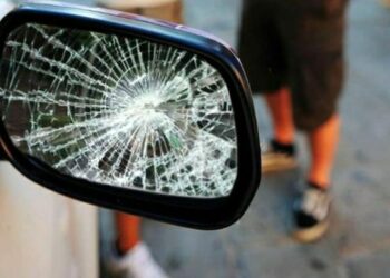Acerra, truffa dello specchietto, sceglie la vittima sbagliata: prende di mira un poliziotto