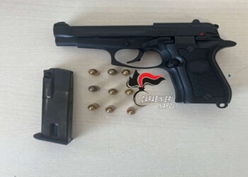 Frattamaggiore, blitz dei Carabinieri: pistola e munizioni in casa, scatta l’arresto per un 42enne