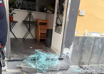 Aversa, furto lampo nel cuore della notte: ladro devasta il bar Berenice e scappa con la cassa