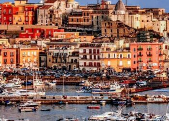 Pozzuoli sfida il bradisismo e punta a diventare Capitale italiana dell’Arte Contemporanea 2028