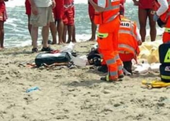 Castel Volturno, il mare agitato e poi il dramma sul litorale Domizio: muore annegata a 37 anni
