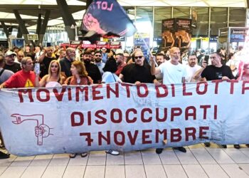 Napoli, sospesa la formazione per i disoccupati: occupata la sede del PD