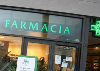 Sanità in Campania, approvate le Farmacie dei Servizi: esami e vaccini si faranno dal farmacista