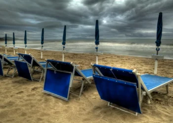 Meteo Campania, possibili temporali improvvisi, allerta gialla per oggi