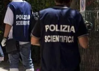 Giallo a Ponticelli: 58enne trovata morta a letto con lividi sul corpo e una ferita al volto